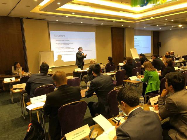Turkiyaning Istanbul shahrida "Multi-level orders of corruption in Central Asia" loyihasi doirasida xalqaro Forum start oldi

Shvetsiyaning Lund universiteti tomonidan o‘tkazilayotgan forumda Xalqaro Nordik universitetining Foundation maktabi menejeri Abdurauf Tolibov qatnashmoqda. 

Forumda dunyoning nufuzli universitetlari professor va tadqiqotchilarining loyiha bo‘yicha ilmiy maqolalari, tadqiqot ishlariga oid ma'ruzalari tinglanmoqda. Qizg‘in munozaralar asosida xalqaro tajribalar almashilyapti.