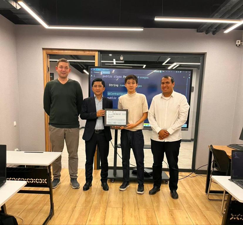 Java Course Participants Receive Their Certificates!