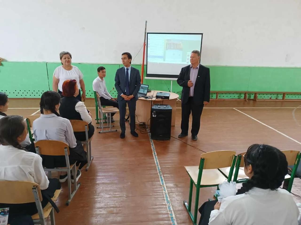 XNU vakillari - bitiruvchi-o‘quvchilar orasida