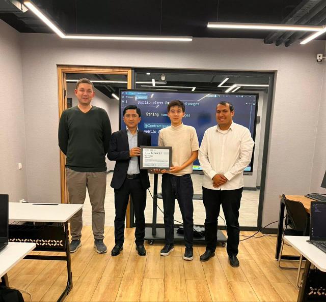 Java Course Participants Receive Their Certificates!